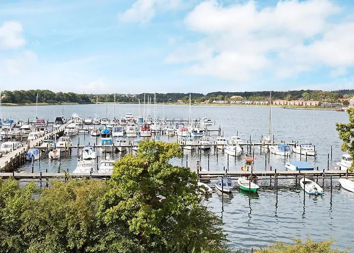 6 Person On A In * 加斯庭