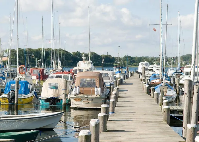 6 Person On A In 加斯庭